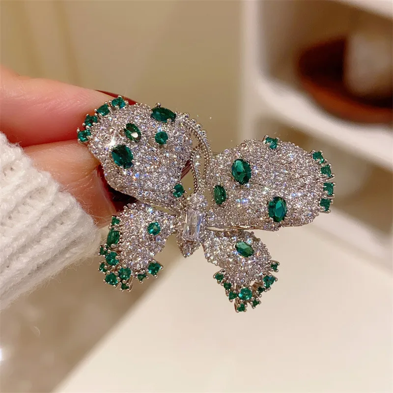 CC Retro Brooches Imitation Emerald Full of Shining Zirconia 100% Handmade Butterfly Shape Lapel Pins Sweater Corsage Gifts B13