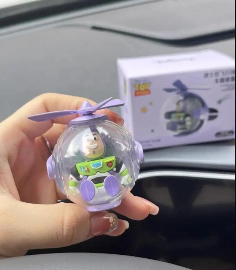 Figurina Disney Stitch e Winnie The Pooh Flying Ball - Deodorante per auto, decorazione per sfiato e luce d'atmosfera a LED per tutte le età