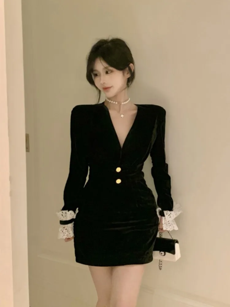 

Платье-мини женское кружевное с V-образным вырезом и длинным рукавом