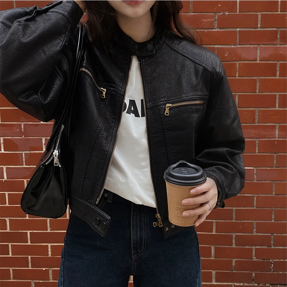 レディースフェイクレザージャケット ショート丈 無地 ジッパー 長袖 ポロカラー ややストレッチ ストリート系 ルーズ カジュアル 2025年秋