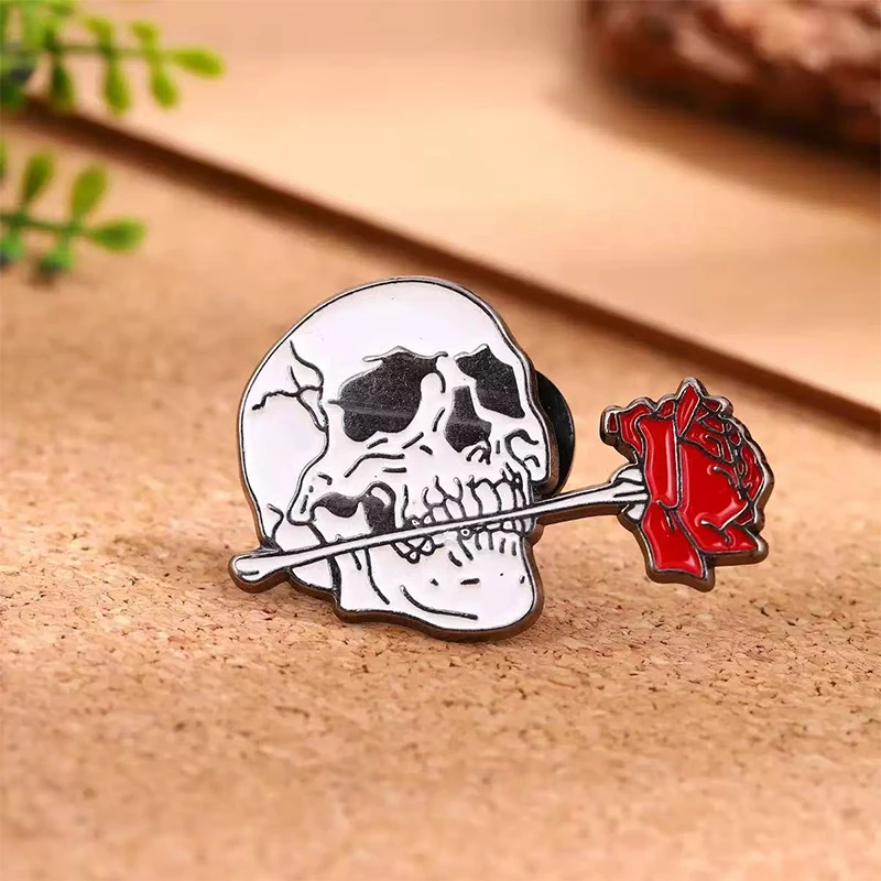 بروش معدني عصري على شكل زهرة هندسية على شكل قلب من الرسوم المتحركة والفيلم والتلفزيون على شكل زهرة هندسية