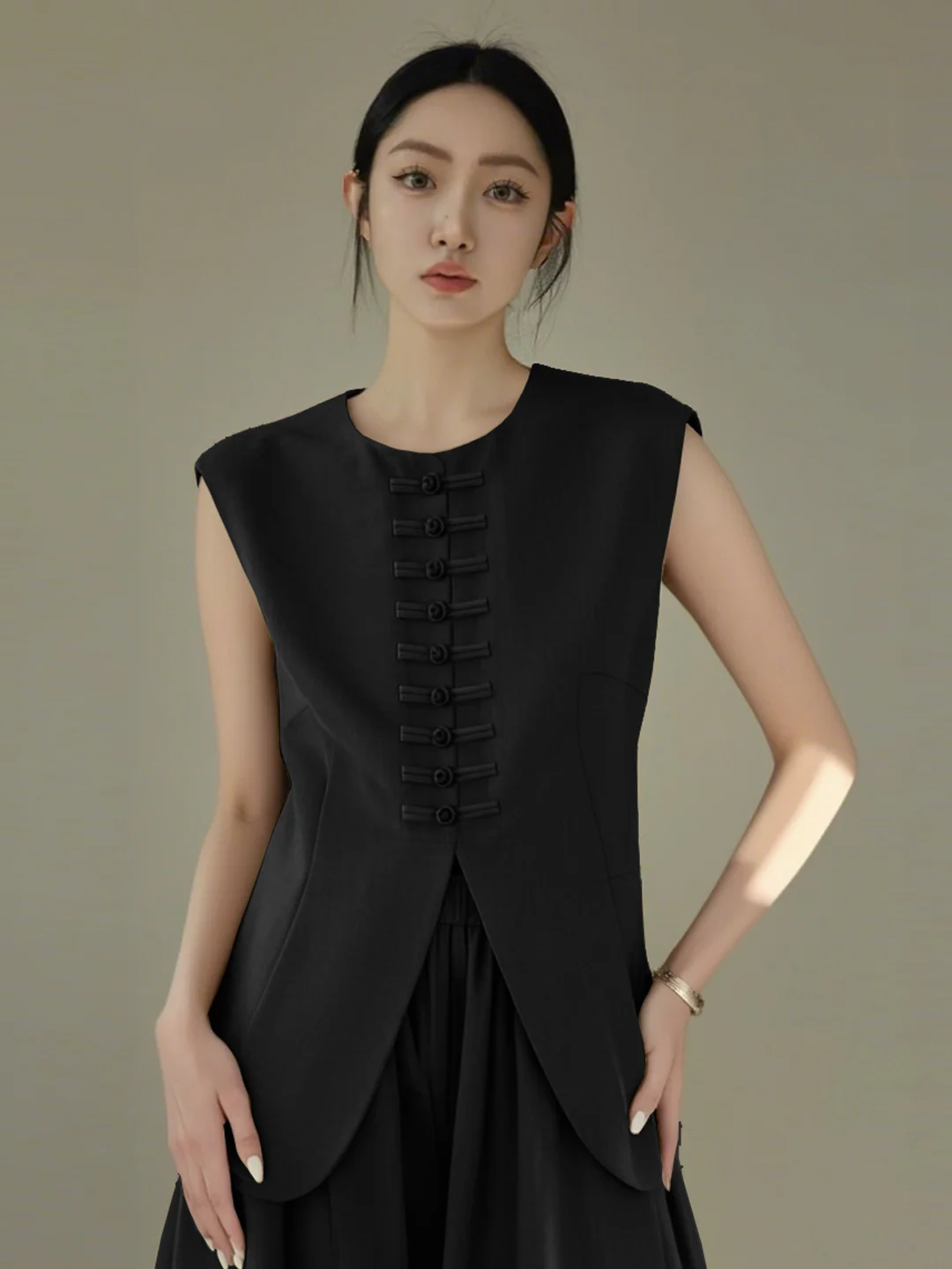 

Новая коллекция 2025: Ретро-жакет в китайском стиле из льна, черный, на одной пуговице, с круглым вырезом, стандартный крой, средняя теплосберегающая способность