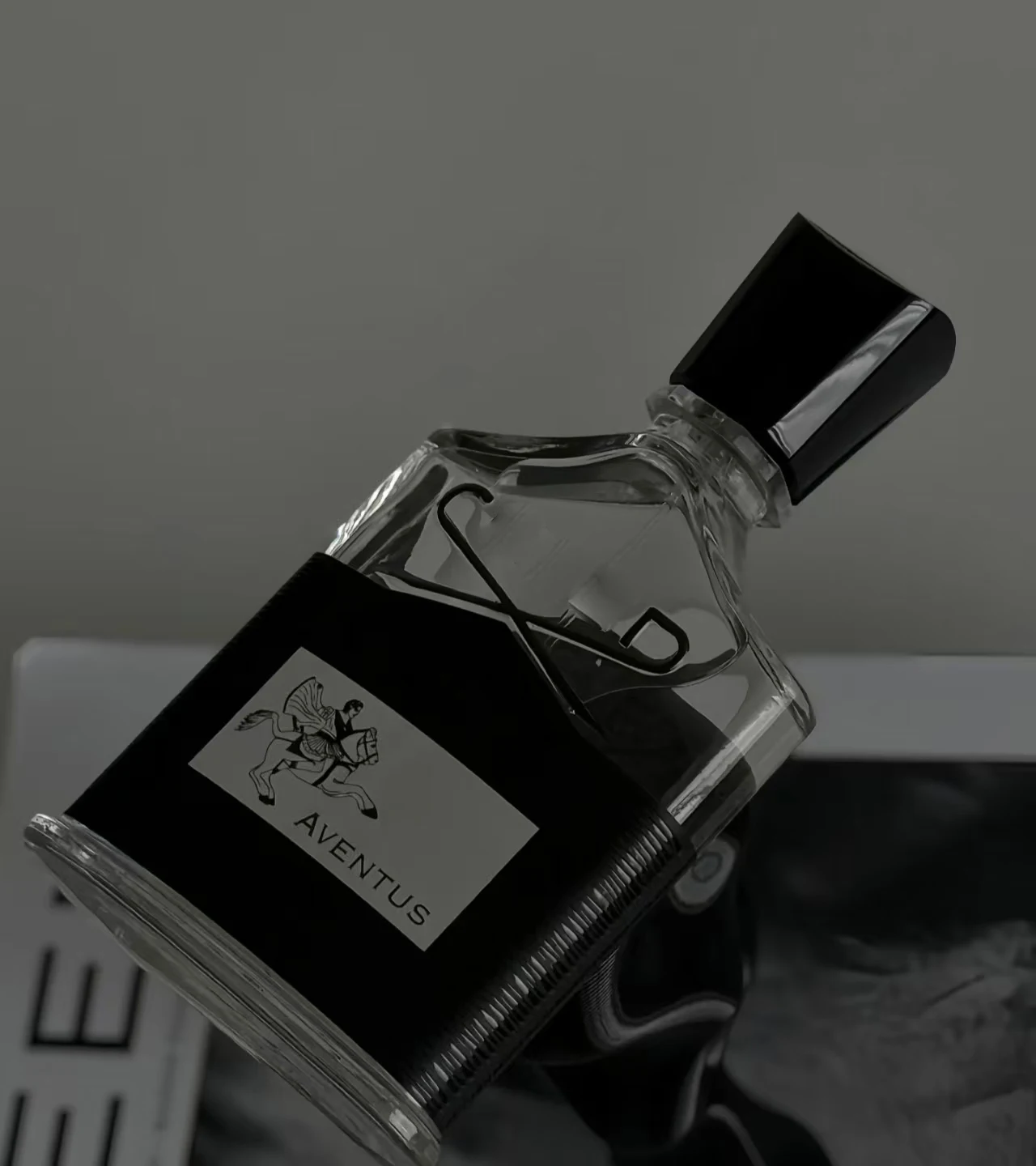 Cree.d Aventus Men's perfume is a layer of fragrance, which reflects the grand style. Explain men's style.