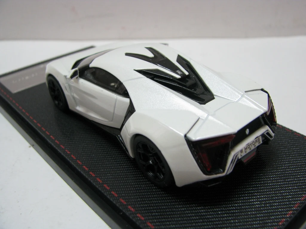 Diecast 1:43 Scale KENGFEI Wมอเตอร์LYKAN HyperSport Pearlสีขาวรถสะสมของเล่นของขวัญของที่ระลึกจอแสดงผลเครื่องประดับ