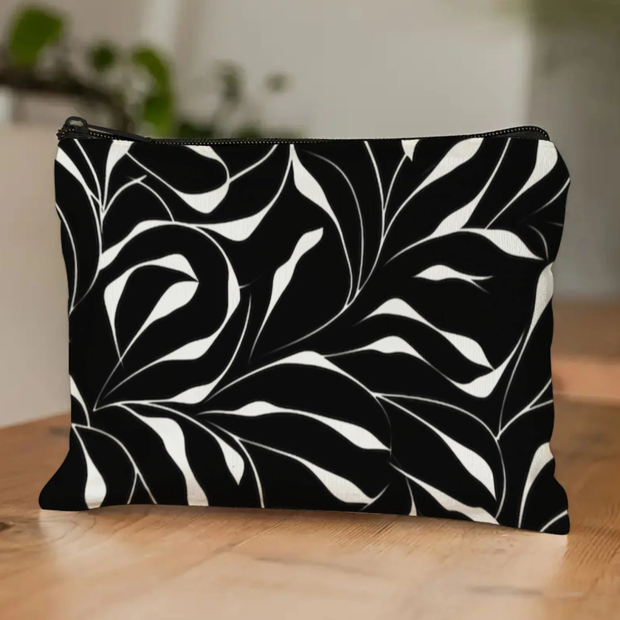 أنيقة أسود-أبيض ورقة المرأة حقيبة مستحضرات تجميل رقيقة خط ورقة الصور الظلية والمساحة السلبية الحد الأدنى الحديثة منظم أدوات التجميل الحقيبة #1