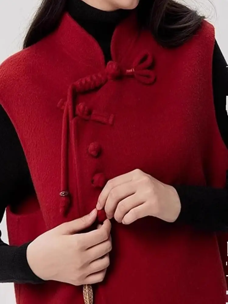 

Красный китайский жилет с воротником-стойкой, простой ретро-стиль, национальный дизайн, модный на Новый год, в стиле маленькой Франции, осень-зима 2025...