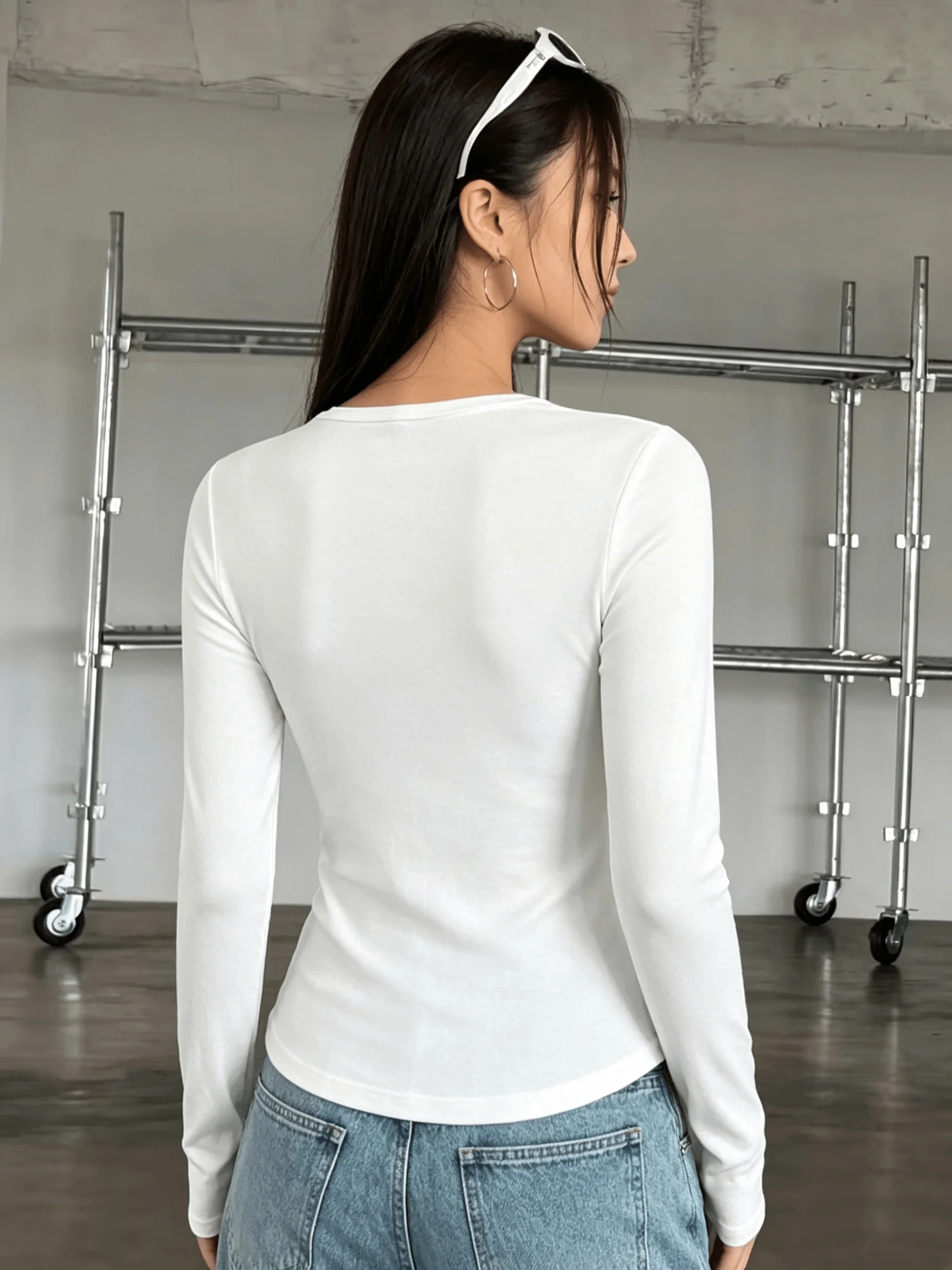 Damen-Langarm-T-Shirt, lässig, bequem, mit Rundhalsausschnitt, einfarbig, tailliert, ideal für den täglichen Gebrauch im Herbst und für den Weg zur Arbeit. – Detail 11