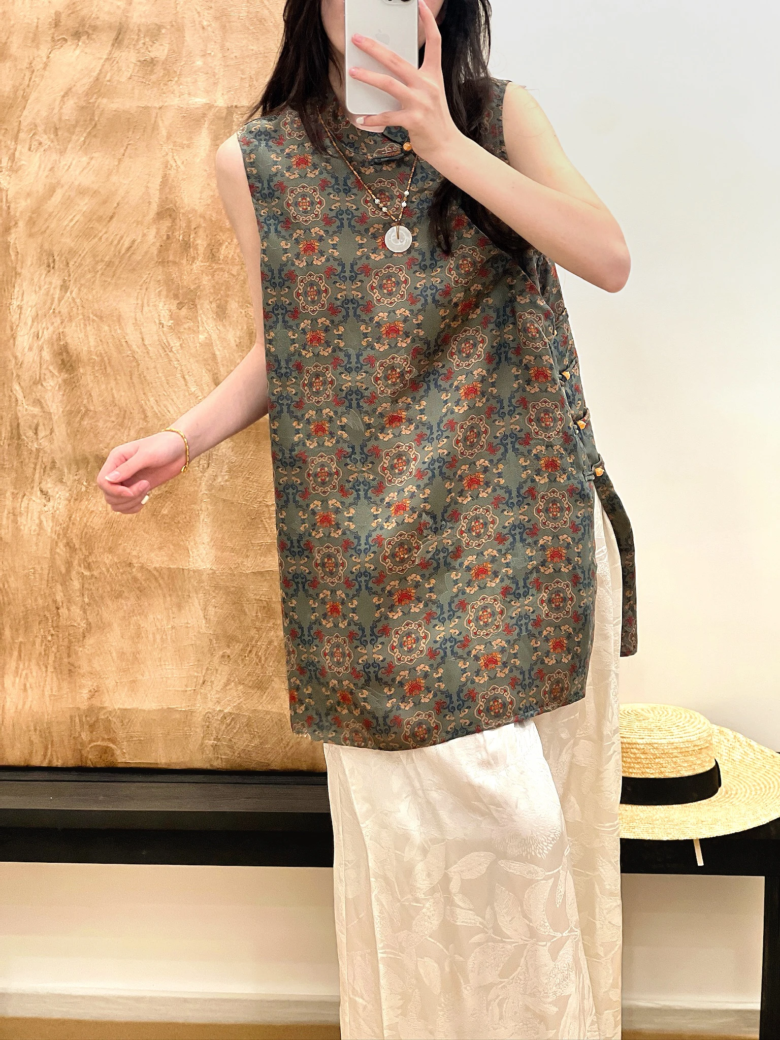 

Новая китайская шелковая жилетка из 100% шелка, 26 момме, без рукавов, в национальном стиле, женская, модная.