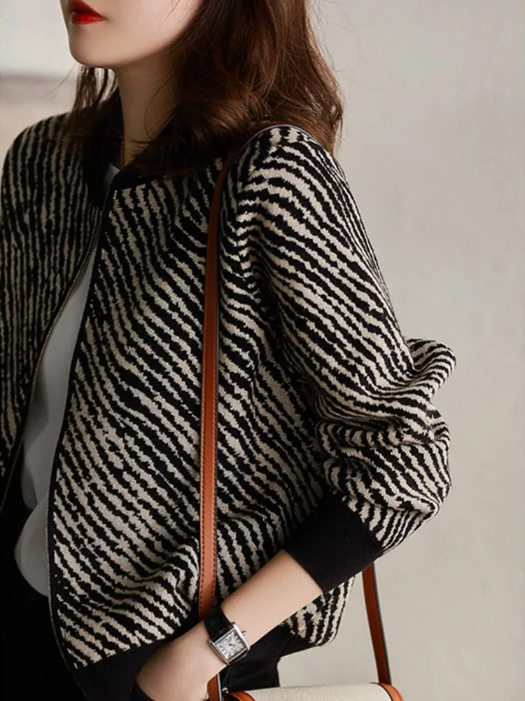 

Zebra Stripe Loose Fit Women's Knitted Cardigan with Zipper Casual Sle ort Outerwear Top Trendy Autumn Winter Coat