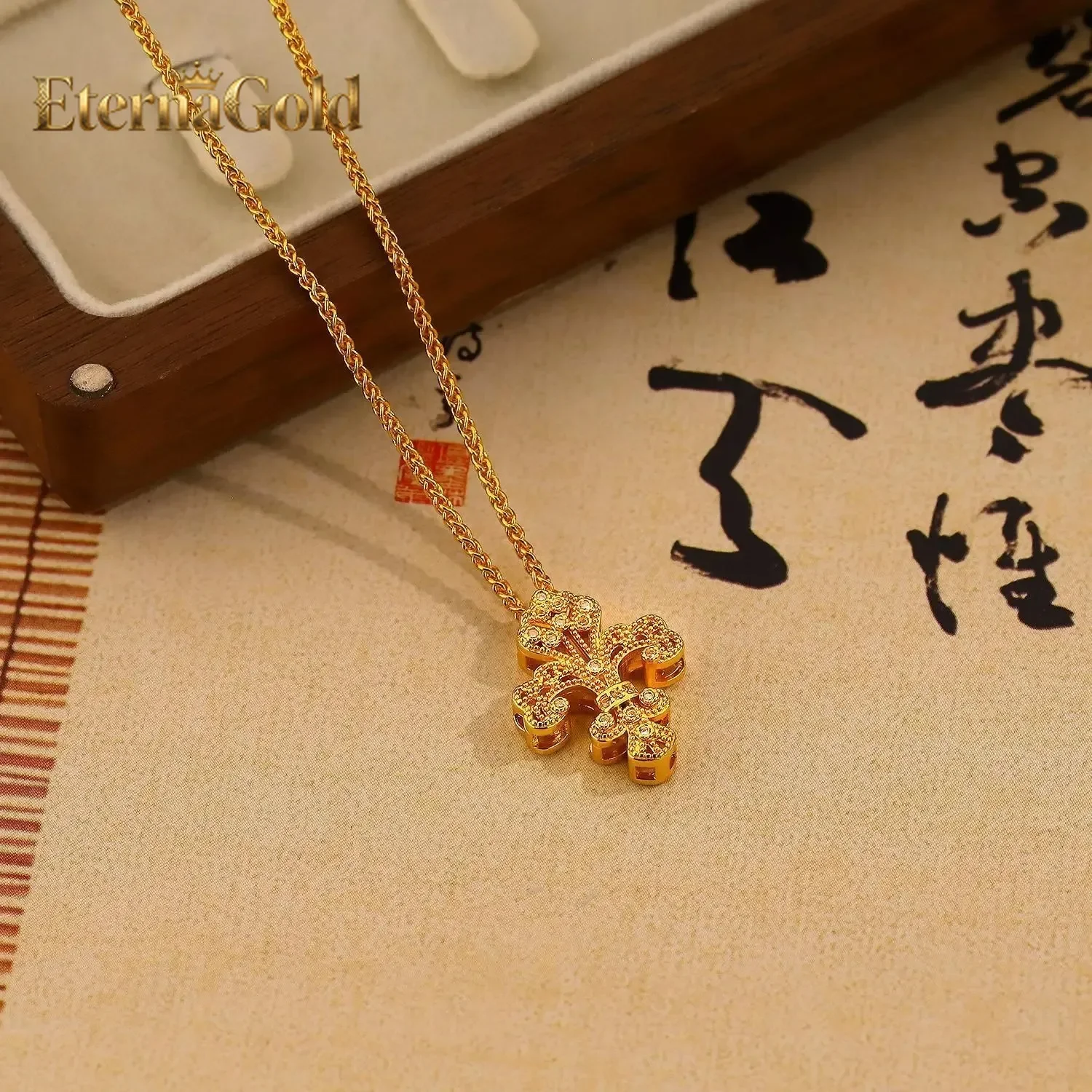 

EternaGold Light luxury 24K real gold Point diamond iris pendant necklace Fashion 999 pure gold high touch everything cross coll