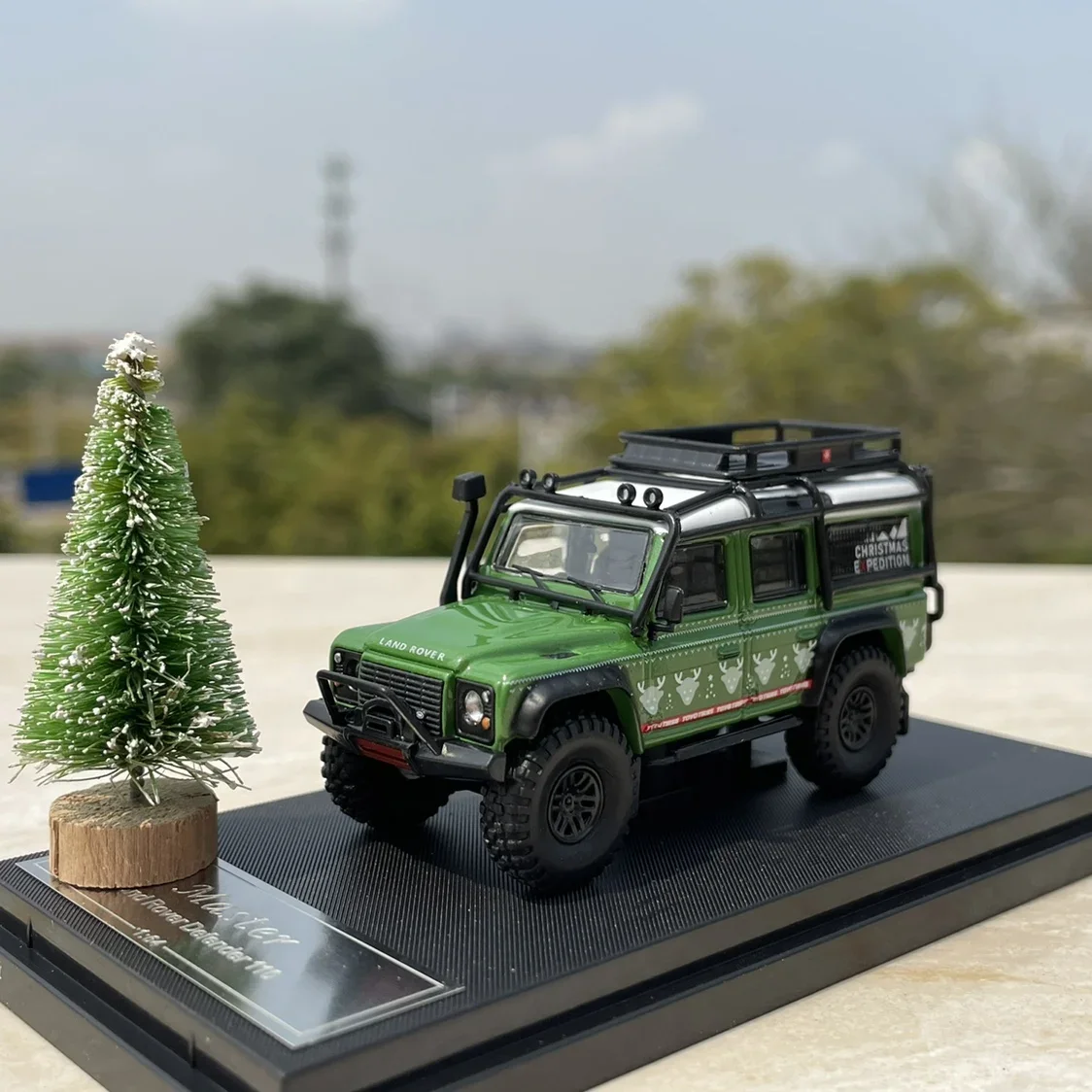 

1:64 Scale Diecast Alloy Land Rover Defender SUV Cars Model Christmas Limited Edition Classics Adult Toys Souvenir Gifts Display