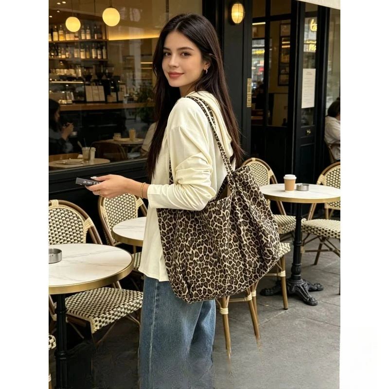 2026 Große Kapazität Lazy Leopard Print Canvas Schultertasche Vielseitiger japanisch-koreanischer Stil Praktisch Ins Slack – Detail 1