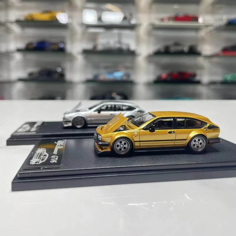 en-stock-modele-de-vehicule-de-simulation-en-alliage-1-64-gtv6-wide-body-modified-open-top-cadeau-pour-garcon-article-de-decoration-pour-collection-de-chambre