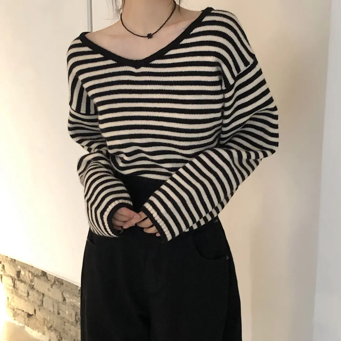 

REALEFT осень-зима винтажный полосатый женский короткий свитер с v-образным вырезом и боковым разрезом на пуговицах с длинными рукавами повседневные вязаные пуловеры женские