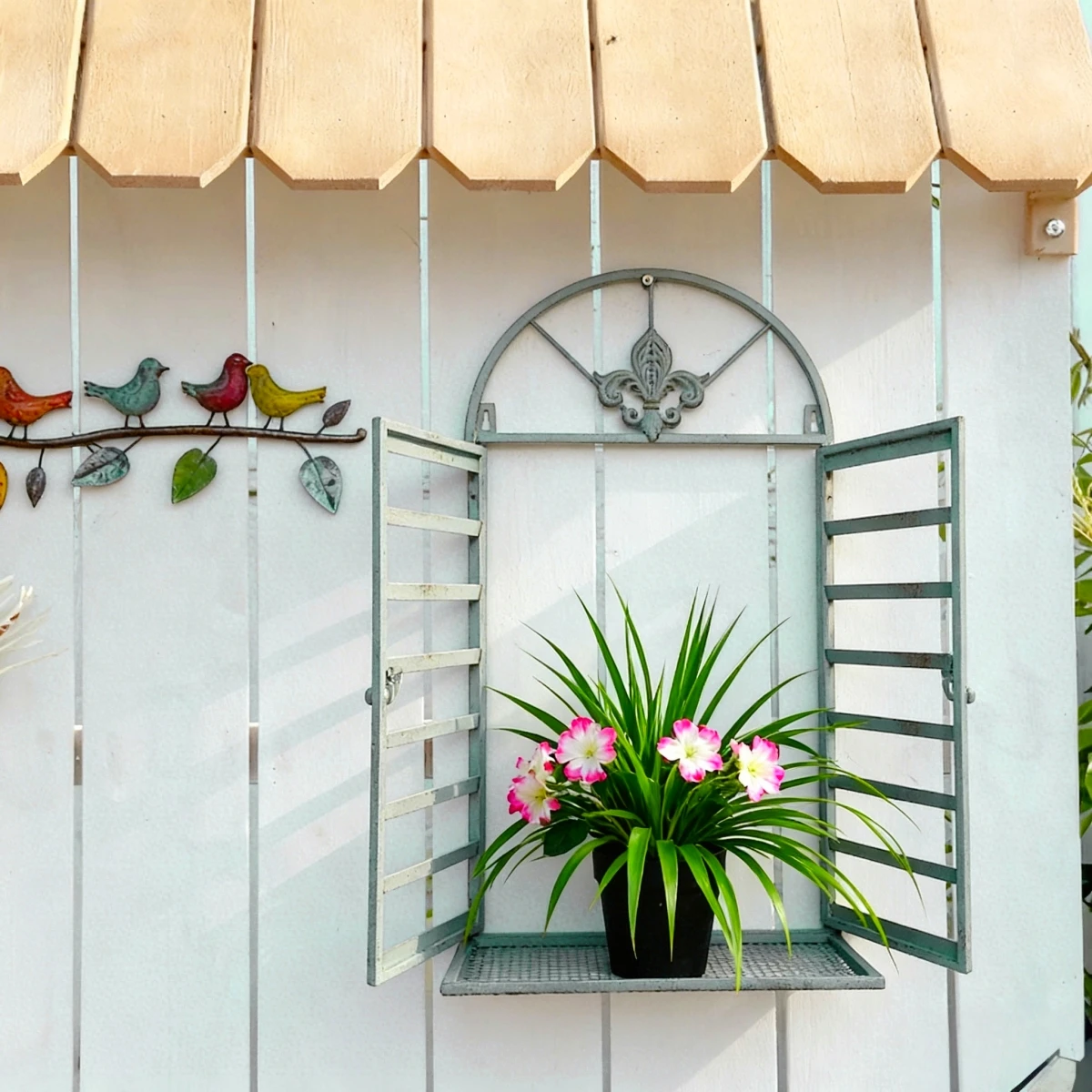 Europäischer Retro-Stil Wandmontiertes Falsches Fenster zum Öffnen, Wanddekoration, Outdoor-Garten-Blumentopfständer
