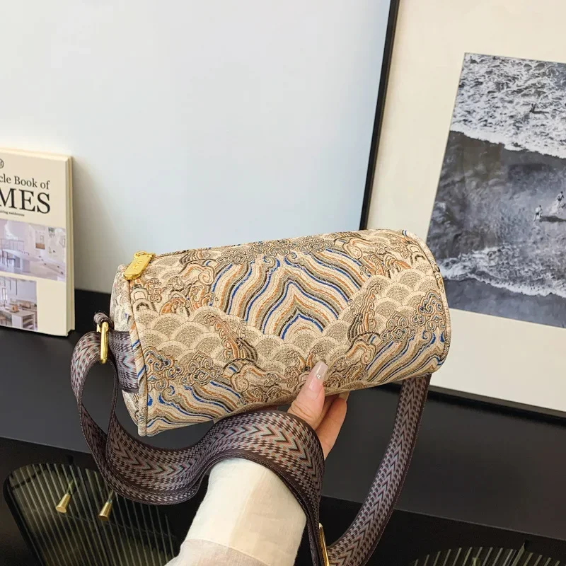 2025 New Bag High Appearance Level Leather Embroidery Casual Oblique Span Bag French Single Shoulder Cylinder Bag