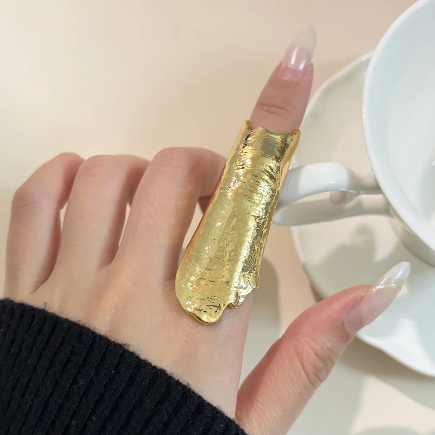 

Retro Gold Asymmetrical Pleated Open Ring Extravagant Wide Face Ring Fashionable Accessory for Ladies Geometric Pattern