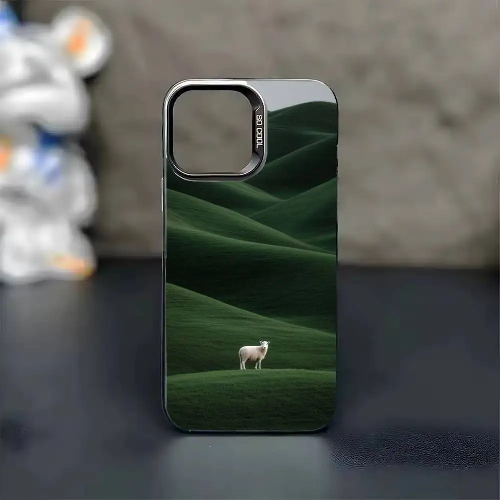 حافظة هاتف على الأغنام على المراعي لهاتف آيفون 17 16 15 14 13 12 11 Pro Max Plus غطاء أسود غير لامع فضي