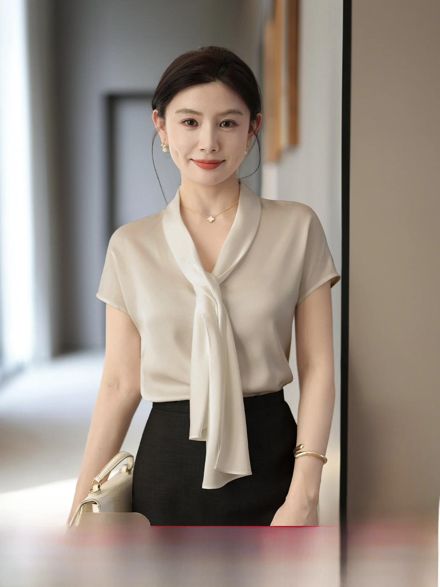 

Summer Silk Chiffon ort Sve Sa irt Women's High End Profional Commute irt Ele Top French Sle Straight Cut