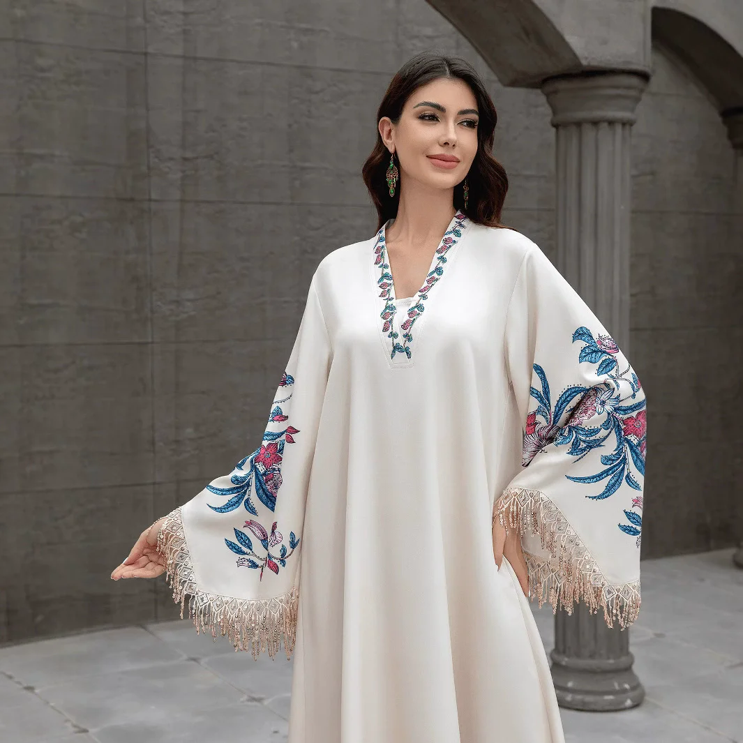

Middle Eastern Muslim Luxury Fashion Islamic Ramadan Women's Robe V-neck Embroidered Tassel Style Arab Dress Abaya