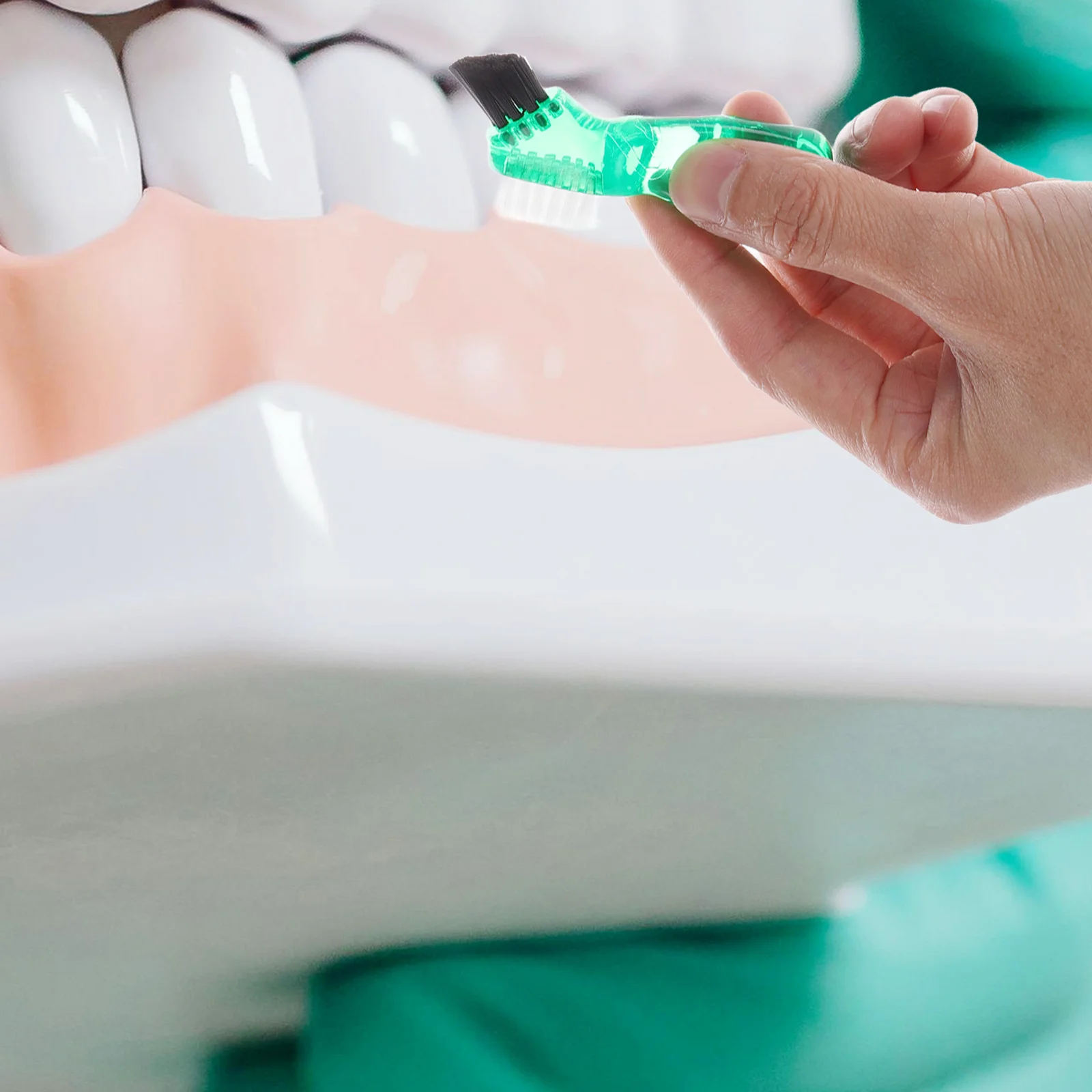 4 قطعة فرشاة أسنان لأداة تنظيف الأسنان الكاذبة مقبض مريح شعيرات ناعمة على الوجهين للأسنان بين الأسنان