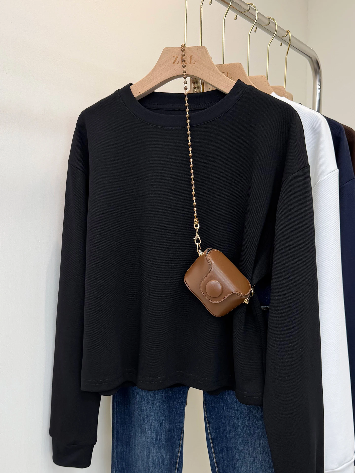 Bluza damska z dzianiny waflowej bez kaptura, elegancka, uniwersalna, idealna na wiosnę, dla studentek, z haftowanym napisem.