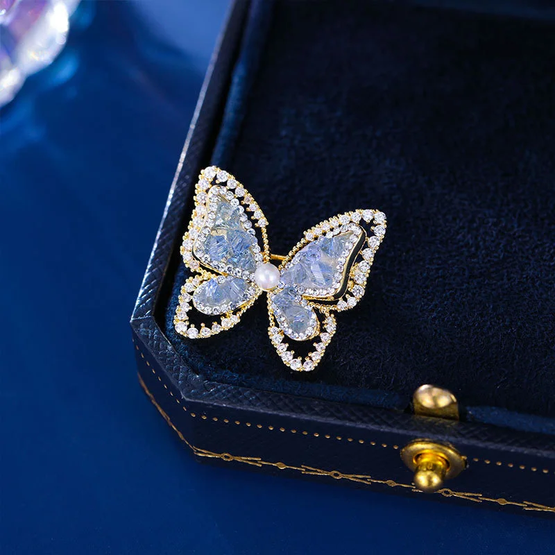 

New niche design with multi-purpose fixed clothing pins, high-end crystal butterfly small brooch, clothing and hat accessories