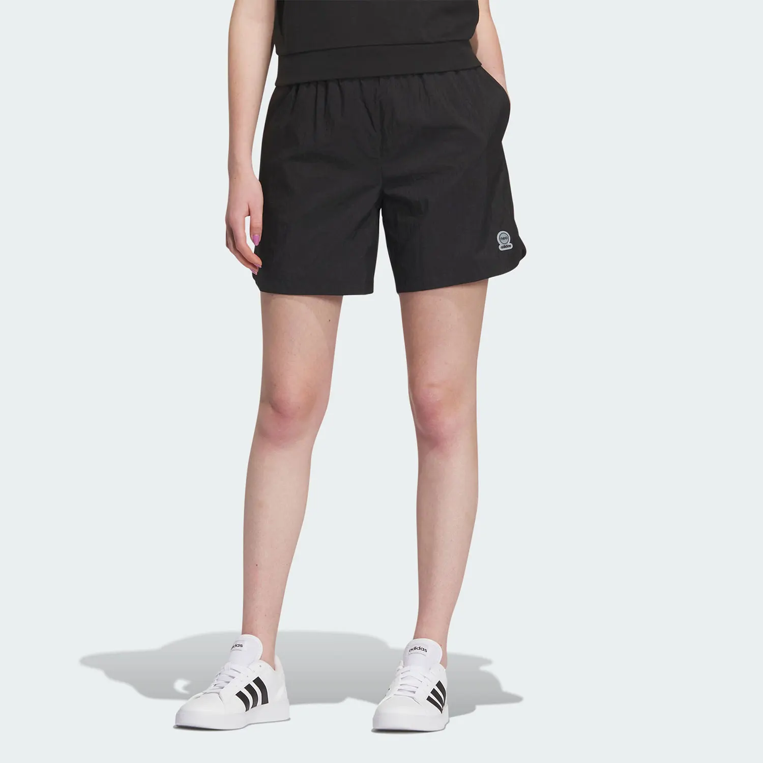 

Официальные летние женские свободные тренировочные повседневные спортивные шорты Adidas NEO IK2436