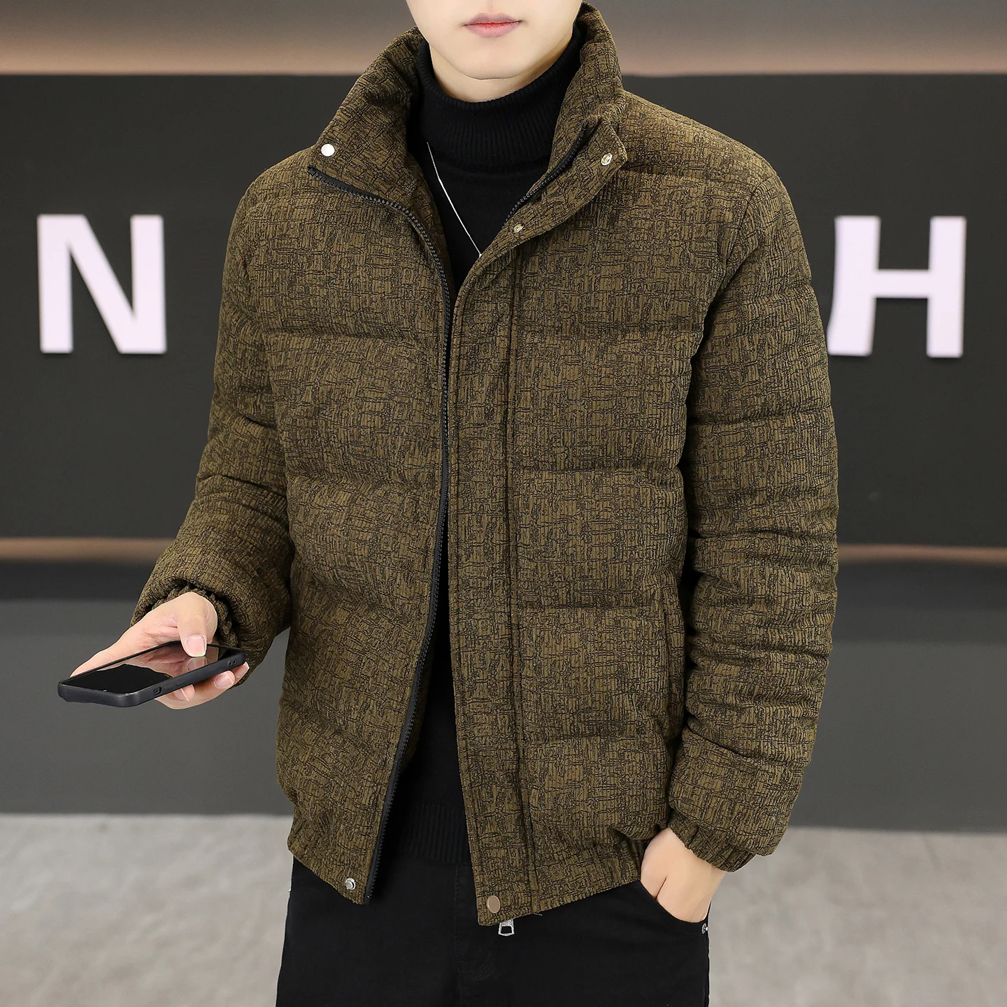 

Мужская зимняя утепленная хлопковая куртка 2025 года, новая модель, вельветовая, на хлопковом наполнителе, теплая, модная, городская, повседневная, приталенного кроя