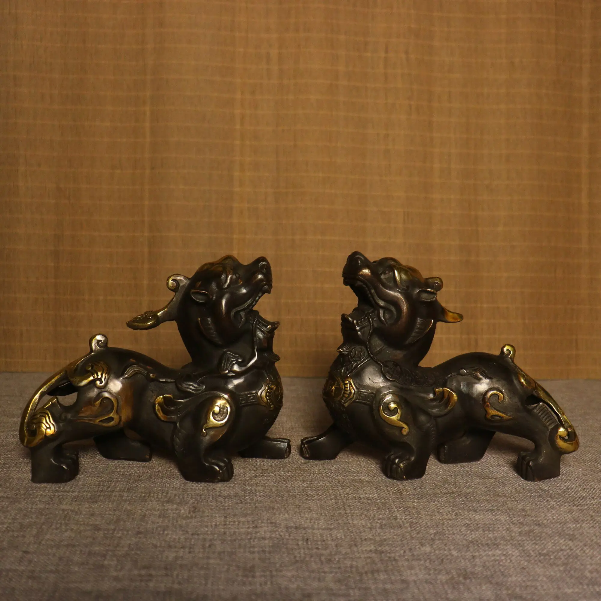 Chinese Feng Shui Vintage Copper Gild Pi Xiu Pair Lucky Wealth Statue Home Office Decor Craft