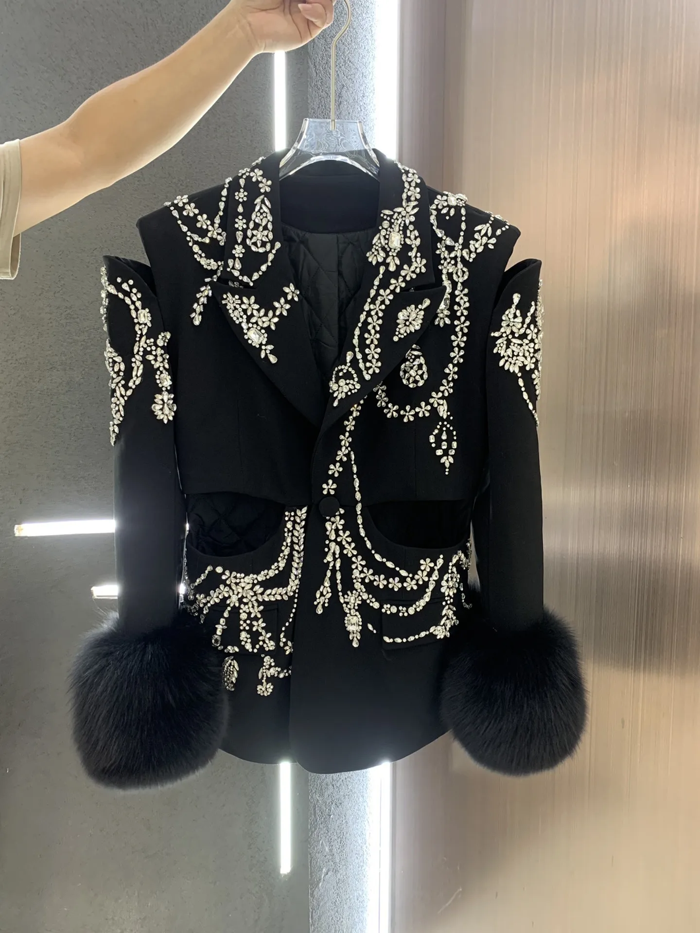 

2023Real fur,Luxury Women Crystal Beading Blazer Tops Sexy Backless Hollow Out Suit Coat Runway Designer Long Shiny Baroque Diam