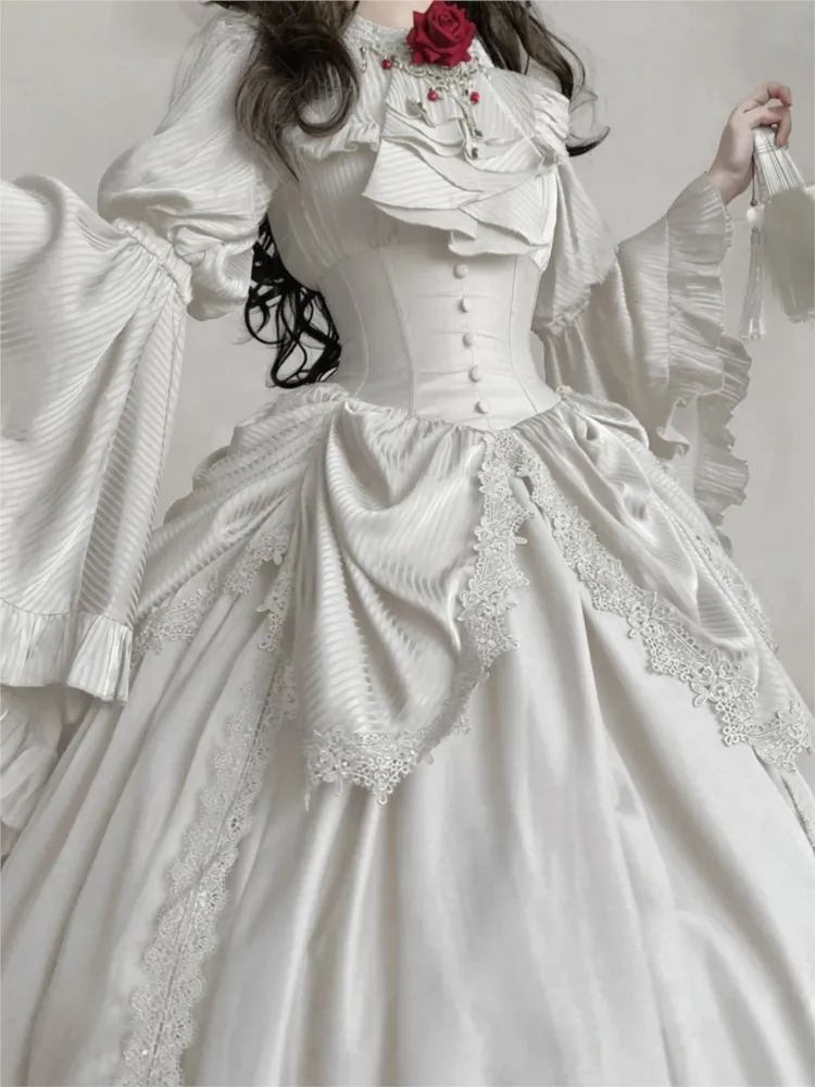 Abito di grandi dimensioni con maniche a camicia in stile gotico di Halloween