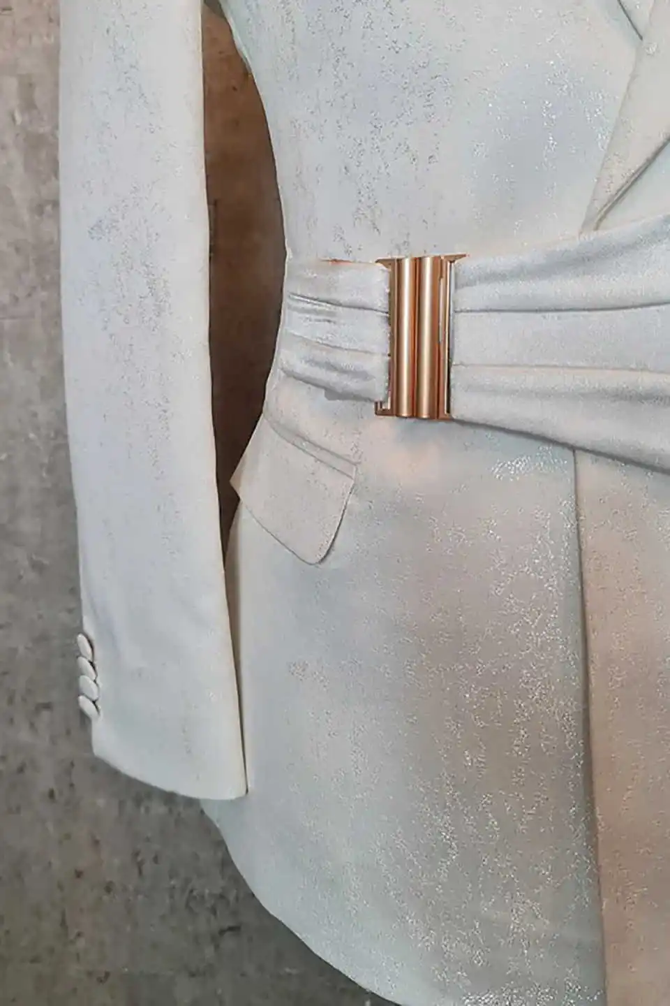 Fashion Wedding Tuxedos Buckle Design Men Suits Peaked Lapel 1 Piece Set Jacket Groom Business Formal Blazers Customized