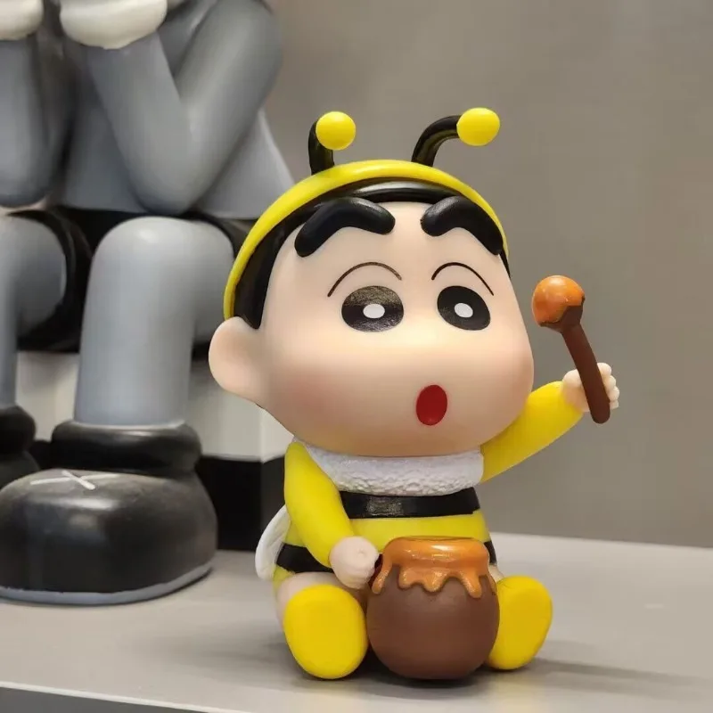 New 10cm Creative Bee Shin-chan Crayon Shin-chan Figure Sitting Figure Animation Peripheral Model Desktop Decoration In Stock