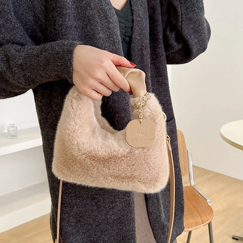 Yumuşak peluş çanta kadın yeni moda omuzdan askili çanta basit Crossbody çanta