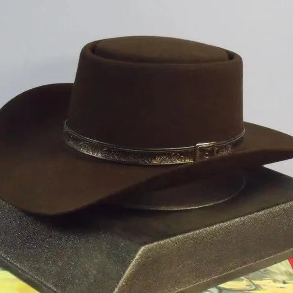 Fashionable Wool Hat Dome-Shaped Sheepskin Hat Curved Brim Wool Hat