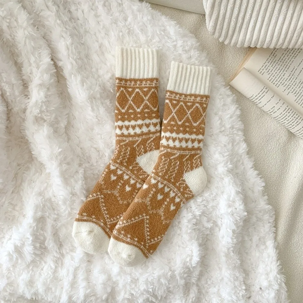 

New Warm Winter Socks Diamond Pattern Ethnic Style Cold-proof Socks Soft Comfortable Hosiery Men