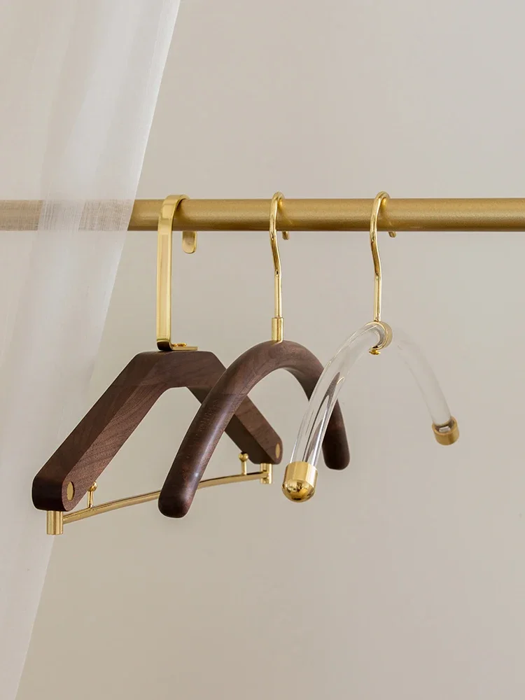 Cloakroom Black walnut hanger Home clothing store Non-slip and seamless hanging clothes Brass storage hanging clothes