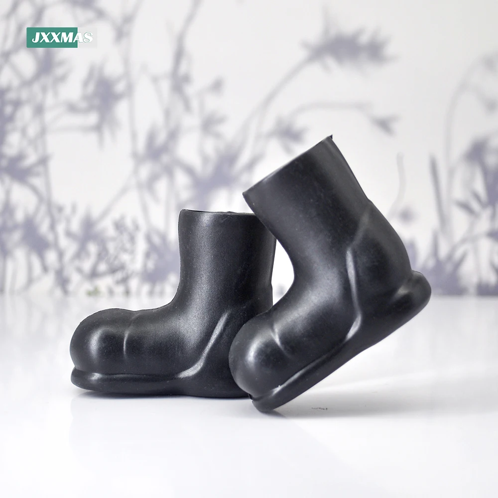 1 par novo 8cm santa boneca sapatos natal boneco de neve botas preto modelo plástico diy artesanato vestir acessórios presente brinquedos decoração da sua casa