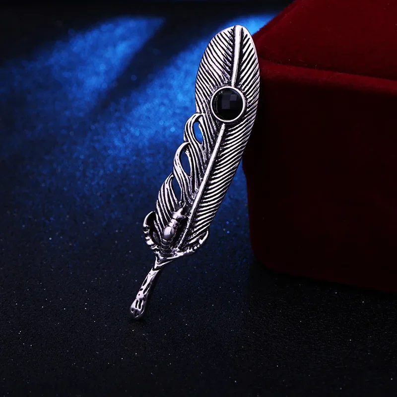 New Vintage Metal Feather Brooch Crystal Leaf Lapel Pin and Brooches Coat Suit Badge Luxury Jewelry for Women Men Accessories
