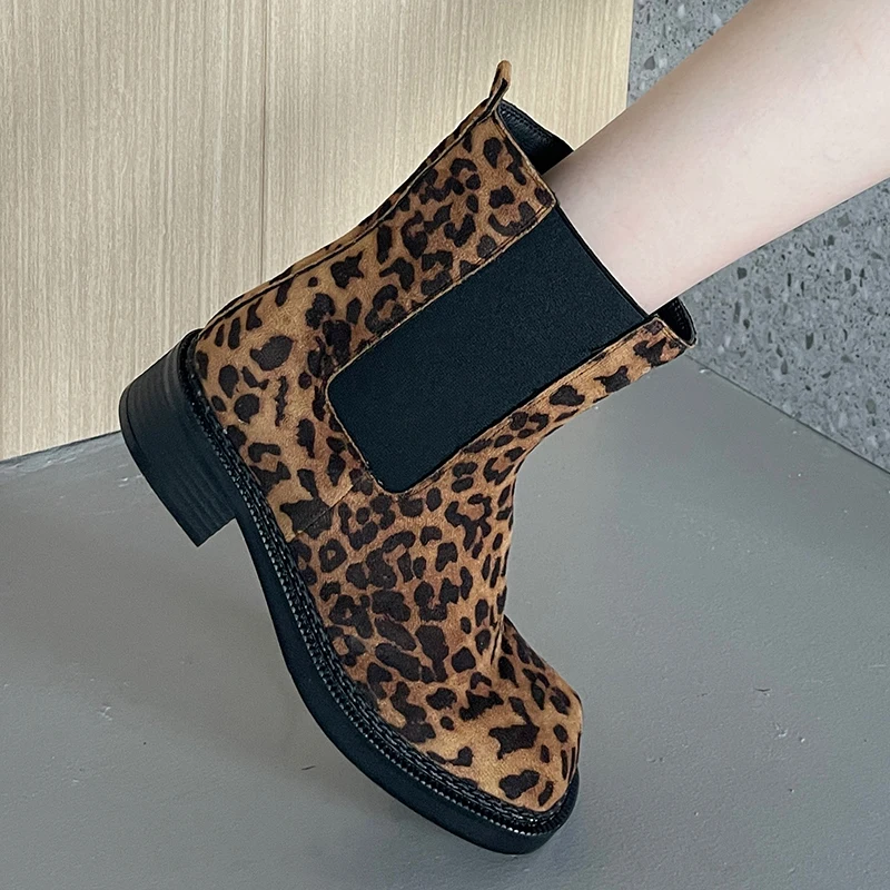 Leopard 2024 Med Heels stivaletti alla caviglia da donna Western Slip-on scarpe da donna per donna autunno donna stivaletti Chelsea moderni corti