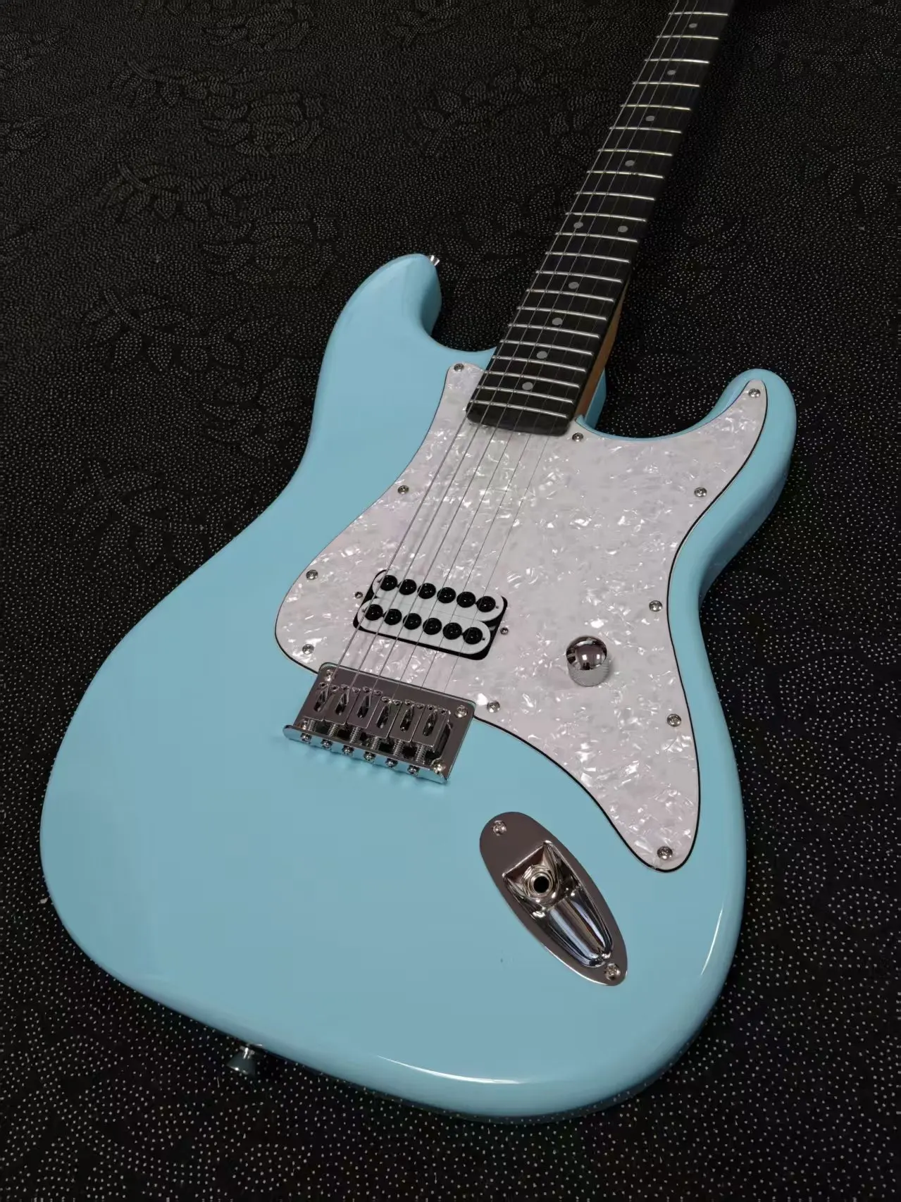 2026 NEW Fashionable sky blue  guitar, visually pleasing and one-of-a-kind, delivers exceptional professional performance.