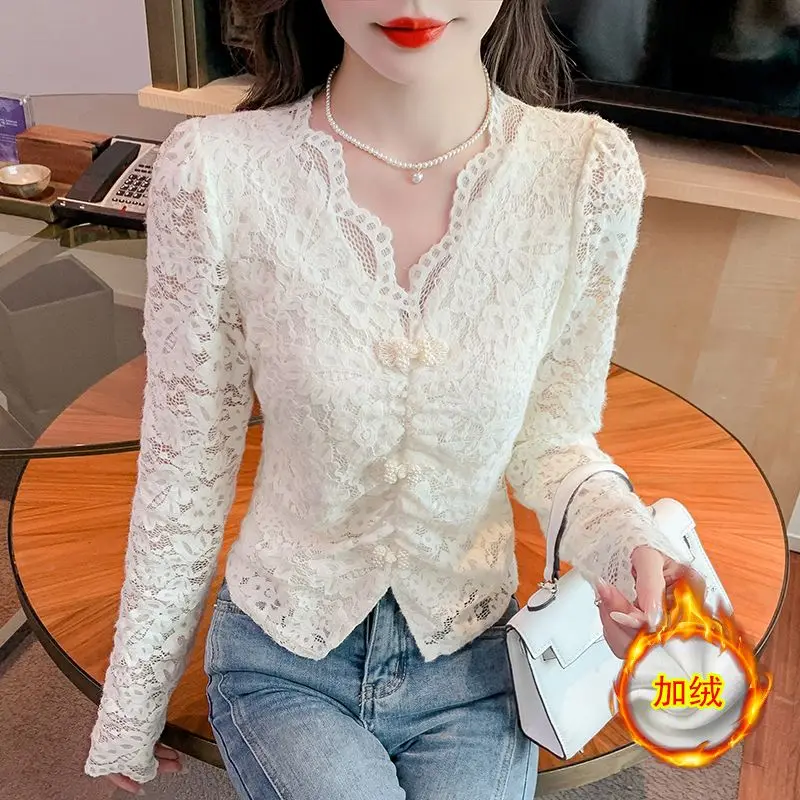 V-neck Plus Velvet Lace Base Shirt for Women, with a High-end Interior and a New Chinese Style Buckle Long Sleeved Top