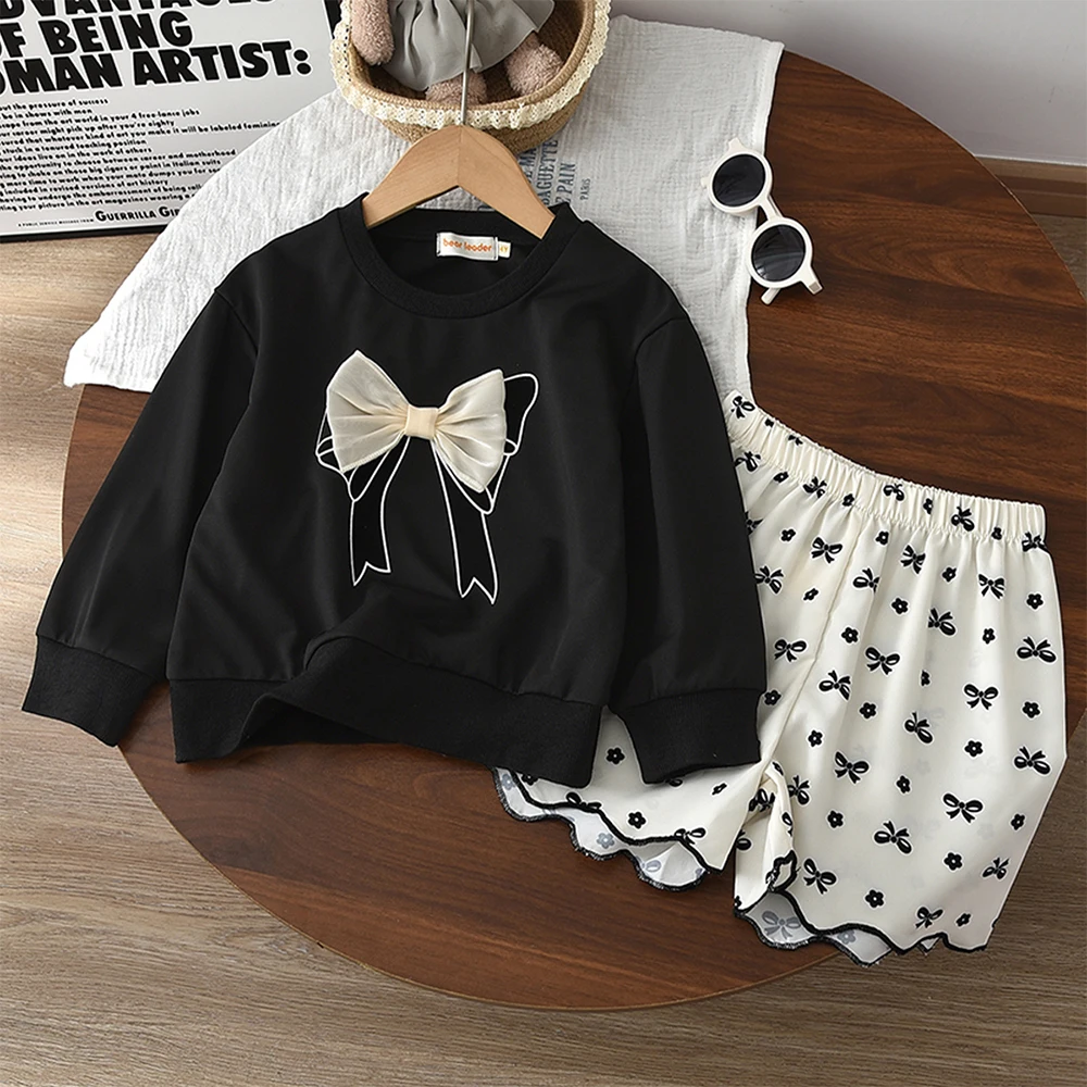 

Осенний милый повседневный наряд для девочек 3-7 лет, топ с длинными рукавами и круглым вырезом с бантом и аппликацией + короткий комплект из 2 предметов с милым принтом, детская модная одежда