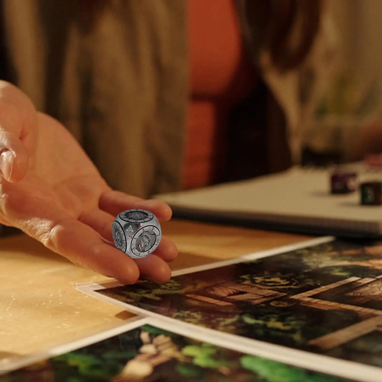 

Настольные игровые кости, 6-сторонние металлические настольные игры, вращающиеся кости с магнитной коробкой, портативные принадлежности для сбора для соревнований