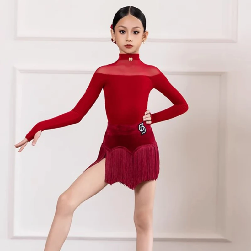 مجموعة أزياء أداء الرقص اللاتيني للأطفال على شكل حرف X من القماش الشبكي بأكمام طويلة وتنورة شرابة باللون العنابي للامتحانات الفنية ملابس الرقص