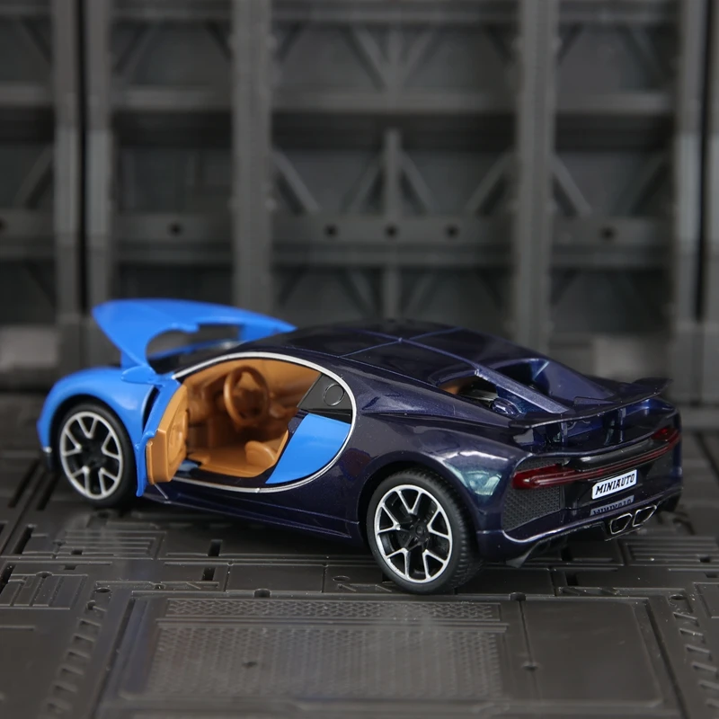 1:32 Bugatti Chiron modelo de coche de aleación puertas de supercoche y capó de motor, el maletero se puede abrir tiene funciones de sonido y iluminación