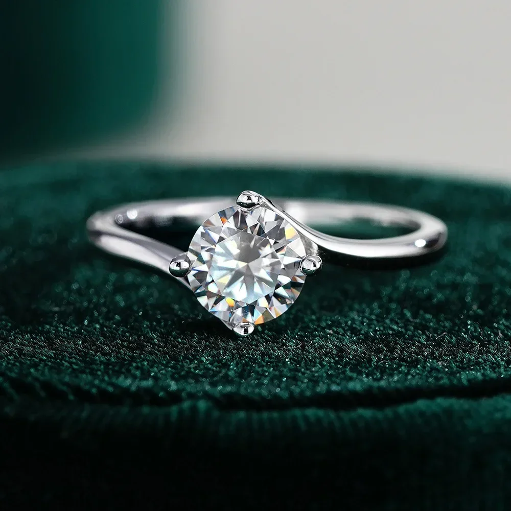 Lumira Twisted Arm Fashion Platinum PT950 Women's Ring 1 Carat Mossanite Four-Prong Classic Jewelry Pass Diamond Test