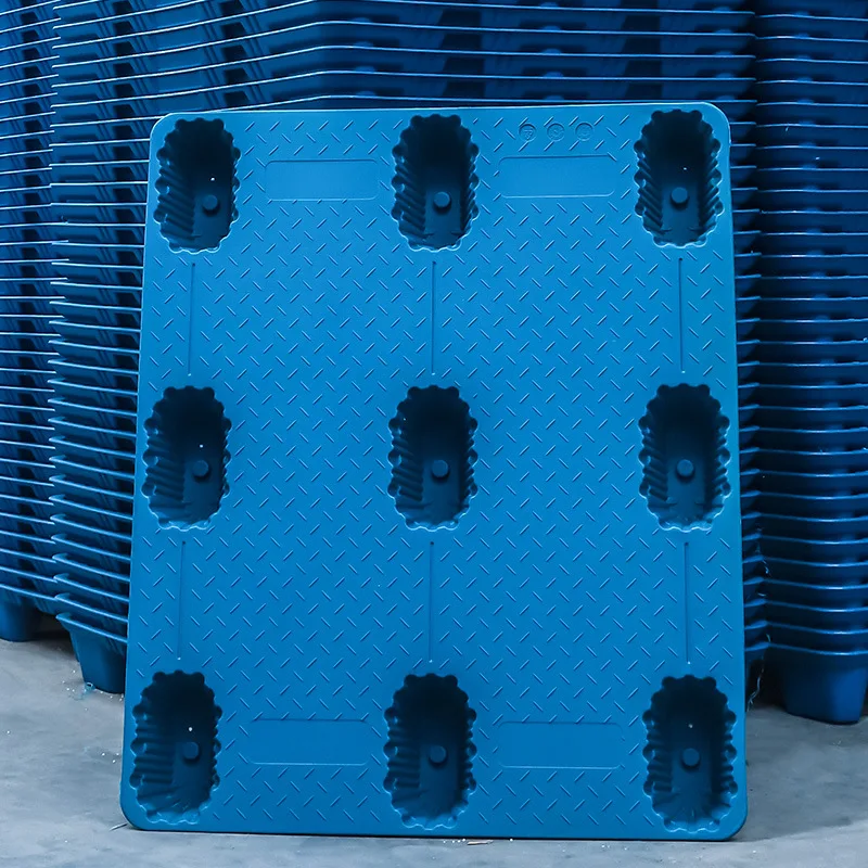 Carrello elevatore con pallet da nove piedi per stampaggio a soffiaggio con pallet in plastica, magazzino con pallet in plastica, pad logistico a prova di umidità