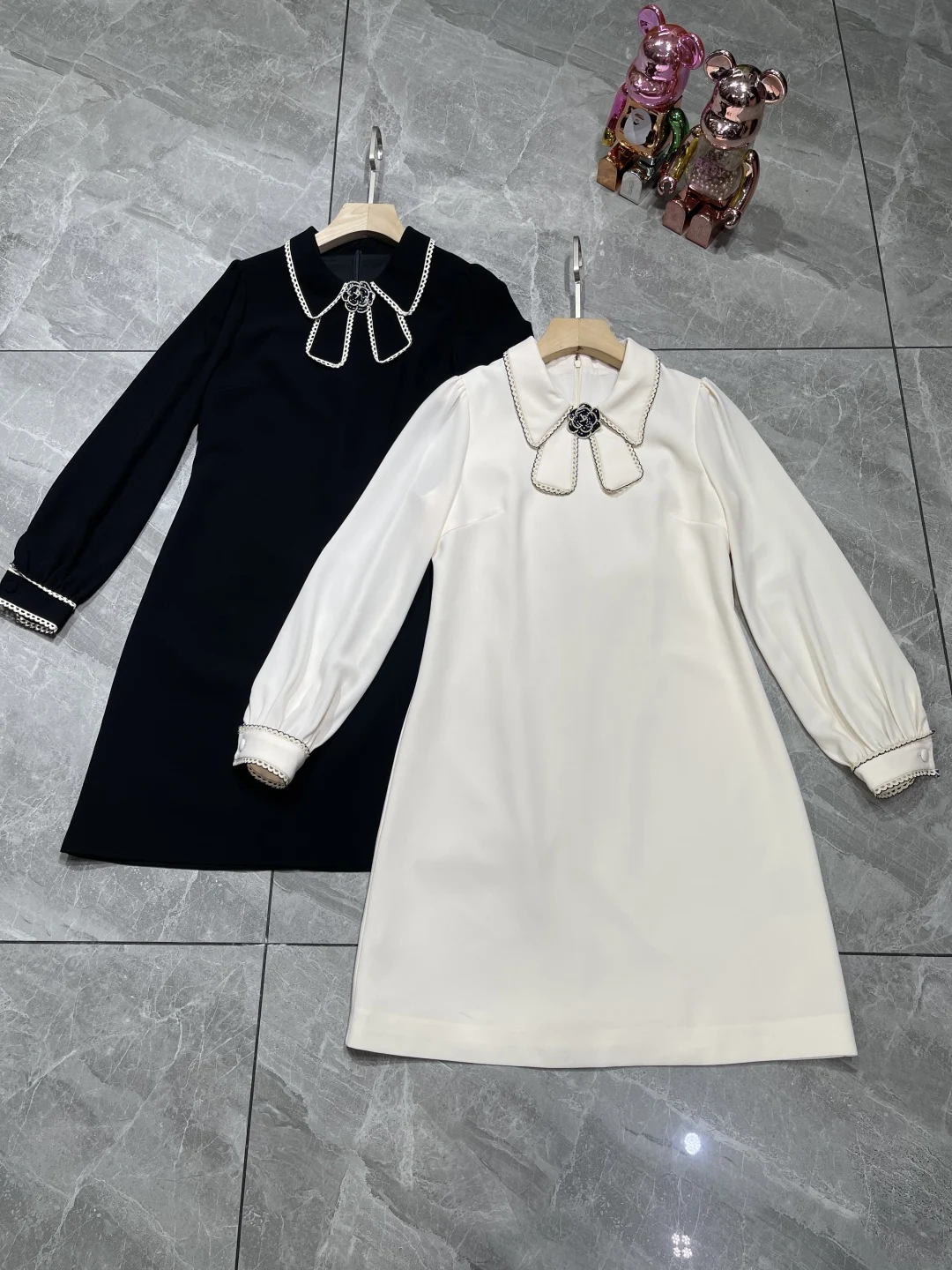 ZJYT Runway Fashion Donna Manica lunga Abito casual Bianco Nero Autunno 2025 Designer floreale Bowknot Solido Breve abito corto Lady
